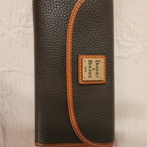 Dooney and Bourke Pebble Grain Continental Clutch
